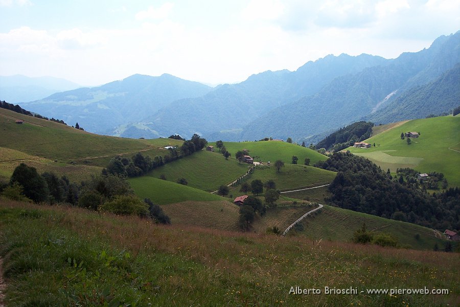 non male tris.JPG - Monte di Zambla con vista verso la Valle del Riso